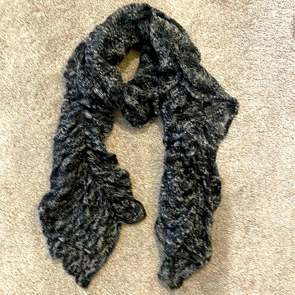 🌼3/$30 Black Metallic Ruffle Scarf - Picture 1 of 4